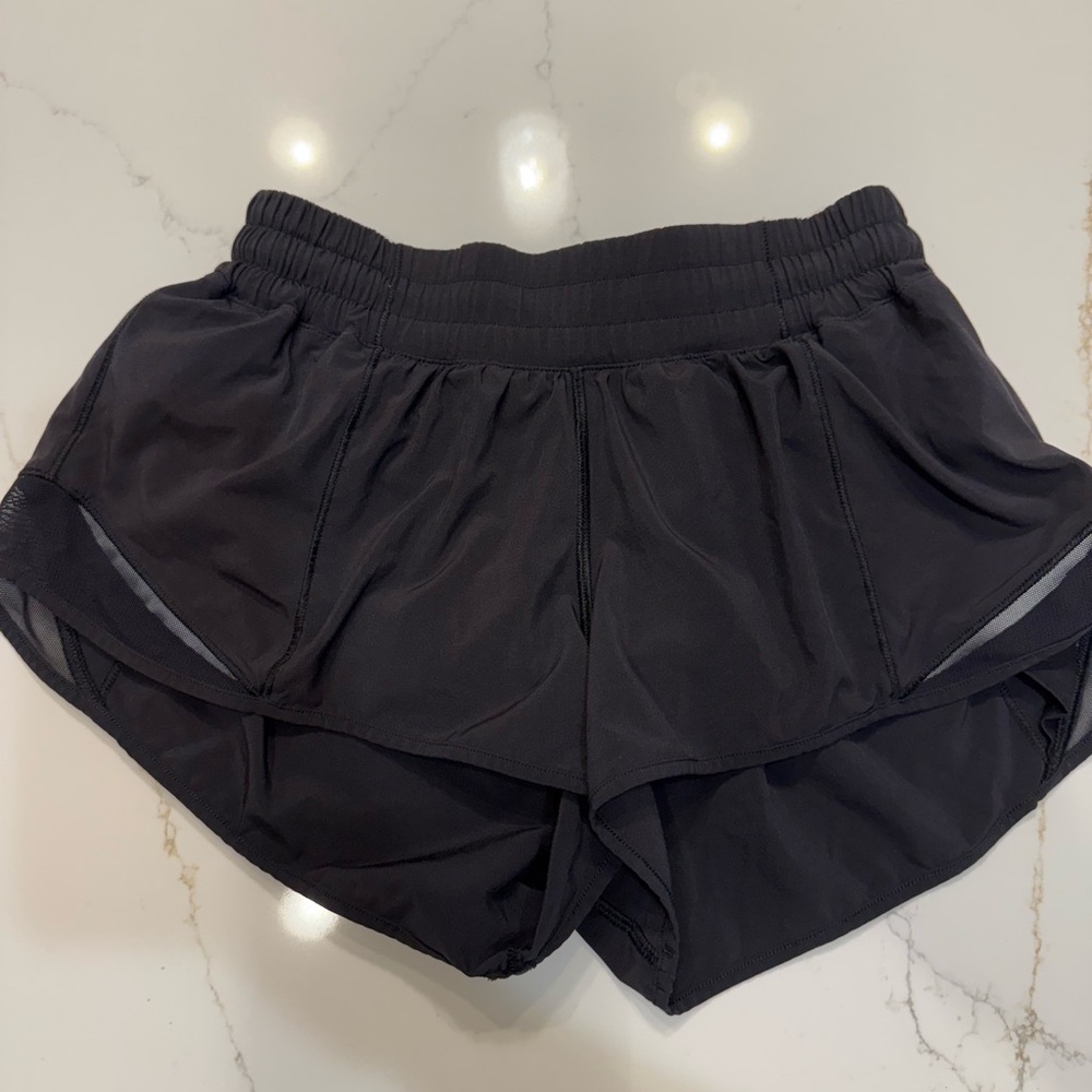 Lululemon Hotty Hot Low-Rise Lined Short 2.5"